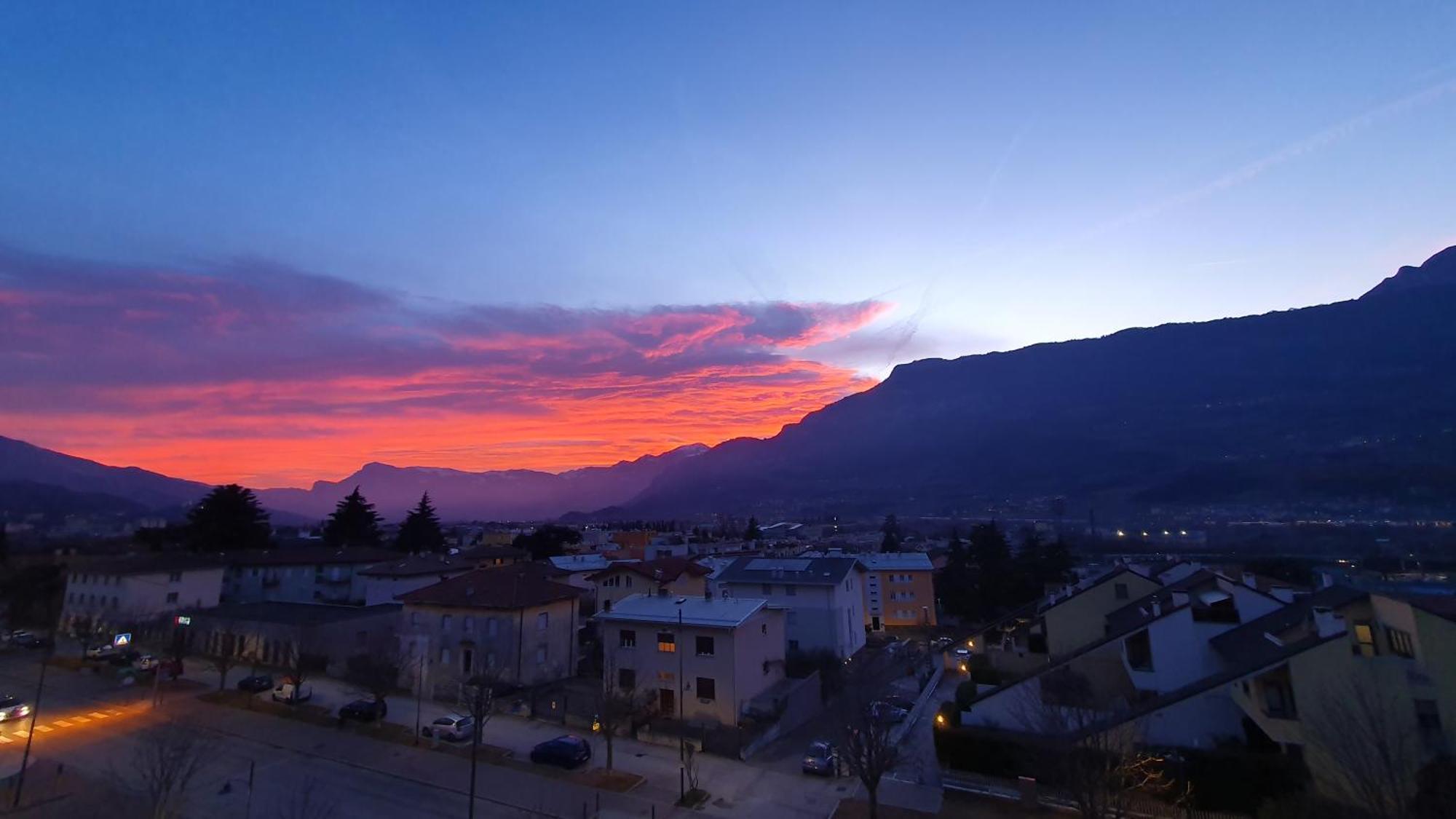 Apartamento Vista Mozzafiato Sulle Alpi Rovereto  Exterior foto